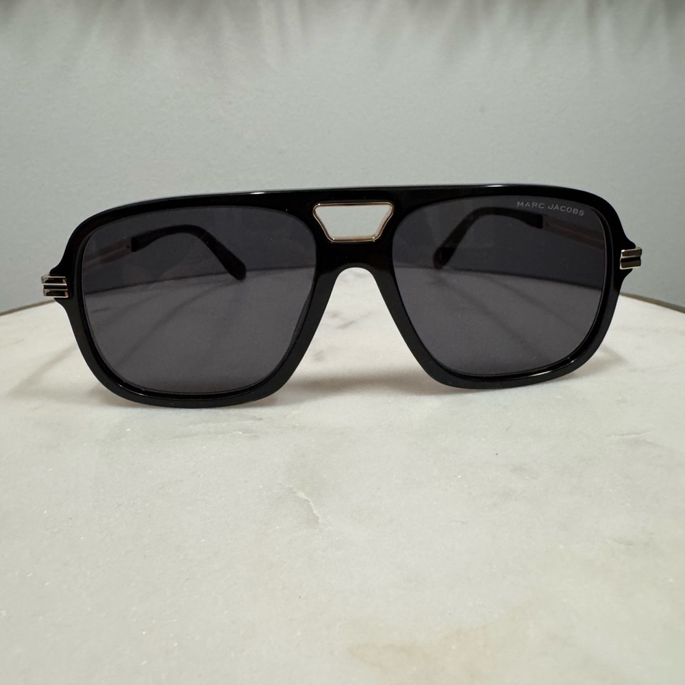 Marc Jacobs Black Sunglasses with Yellow Case - Picture 10 of 10